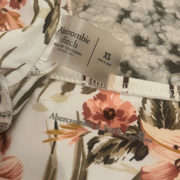 Abercrombie & Fitch Green Striped Reversible Floral Bikini Set | XS - Picture 3 of 4